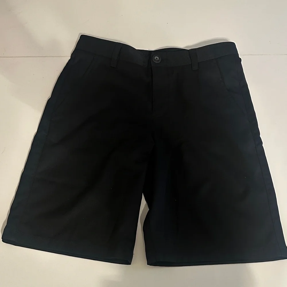 Under Armour Black Flat Front Men's Shorts - Picture 1 of 4